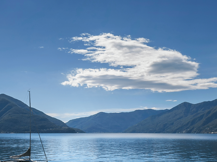 Lake Maggiore Boat Tour: Villas, Monasteries & Island Views
