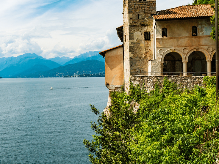 Magische Morgenstimmung: Bootstour Santa Caterina del Sasso