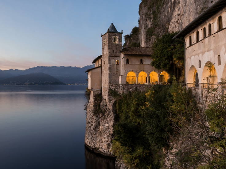 Magische Morgenstimmung: Bootstour Santa Caterina del Sasso