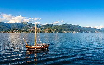 Bootstour Stresa: Exklusive Alternative zu Hop-on/Hop-off – Privat über den Lago Maggiore segeln