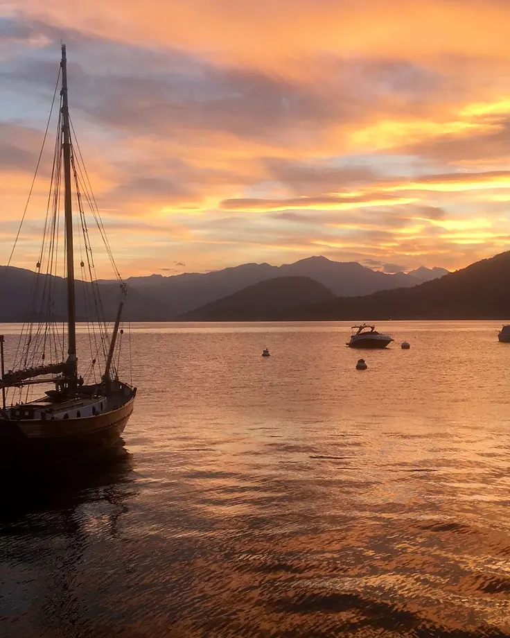 What sets our wedding boat tour apart from other offers