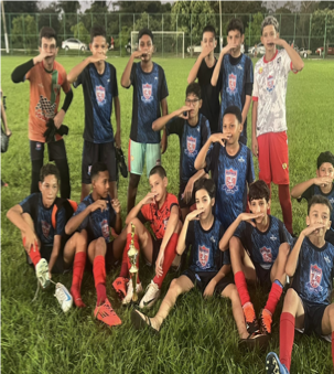 Equipe da Búfalo celebrando conquista em campeonato