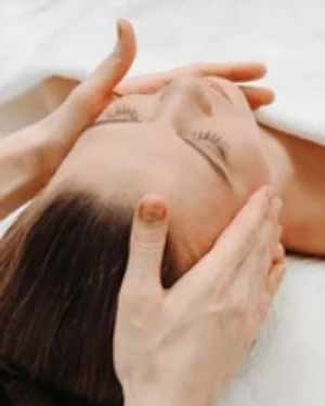 Illustration de la pratique Massage crânien et soins du cuir chevelu KénogéniA en présentiel