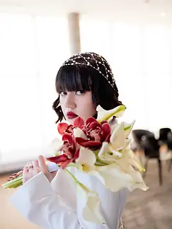 Bridal portrait with bouquet