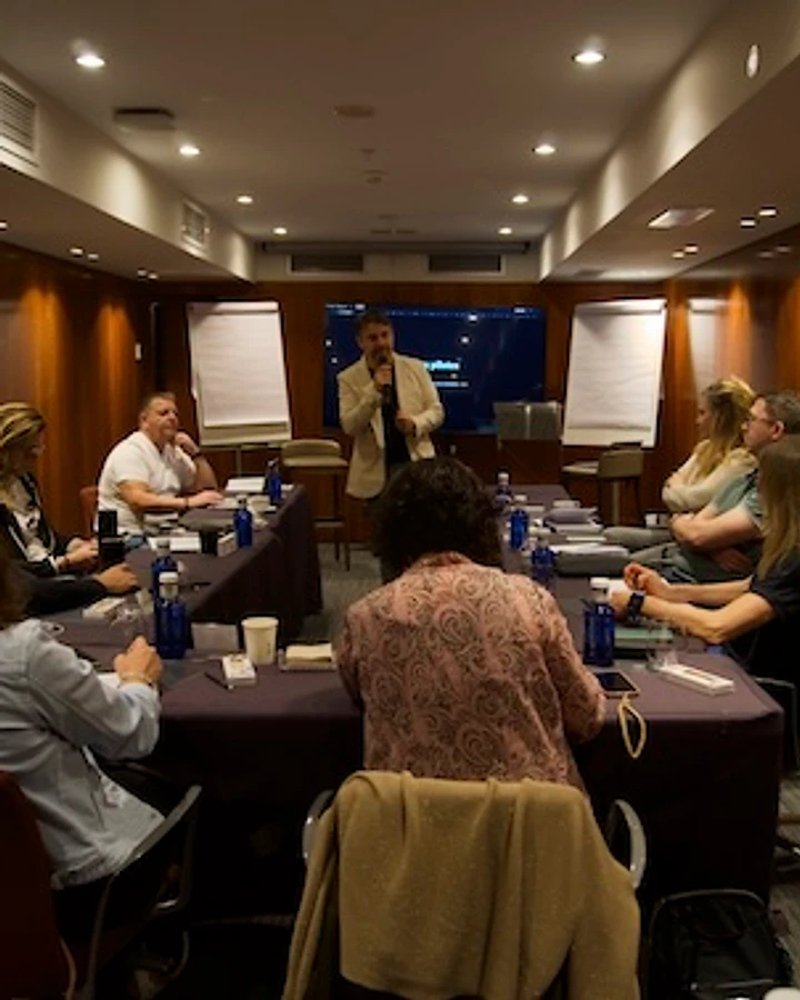 Dirigeants échangeant lors d'une session Mastermind Befounder