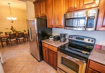 One-Bedroom Suite kitchen and dining area