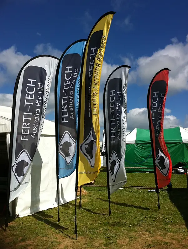 Ferti-Tech · Feather Flag Set