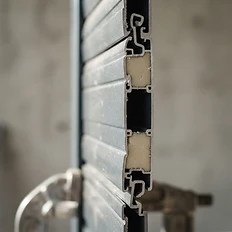 Lama de persiana enrollable de aluminio térmico con aislamiento