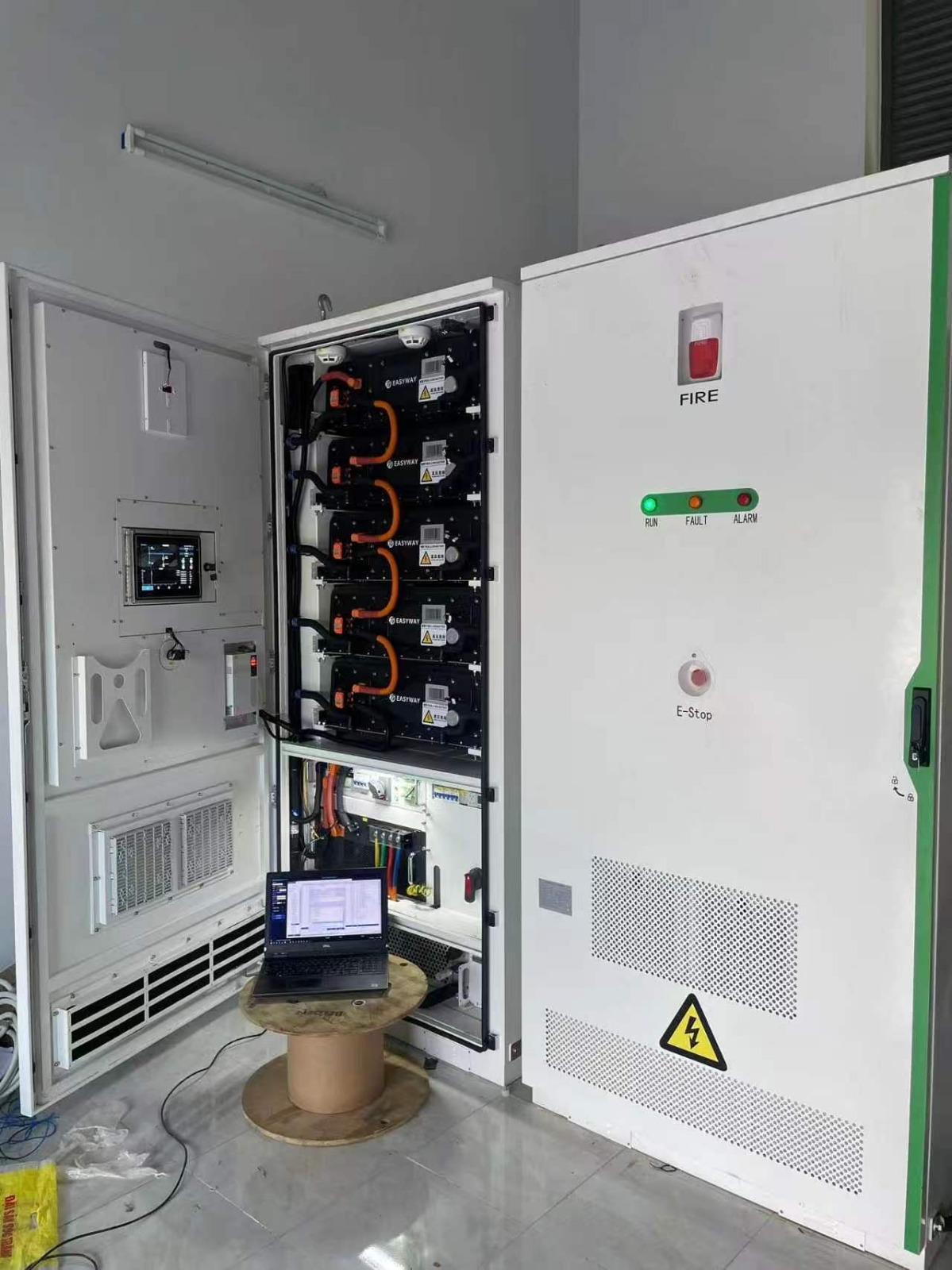Tera Solar ESS 261 kWh / 125 kW akusalvestussüsteem