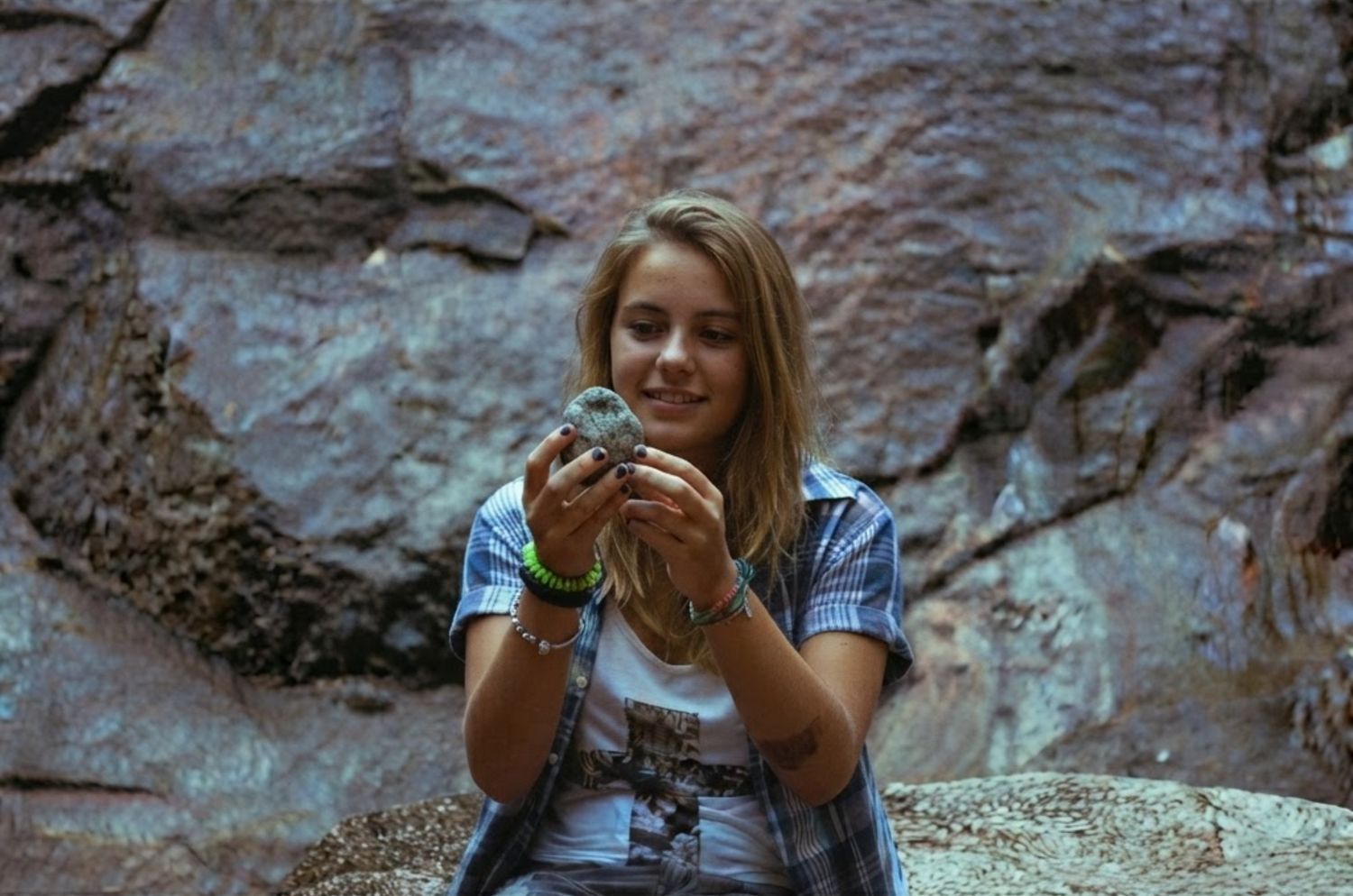 Identifying a rock outdoors