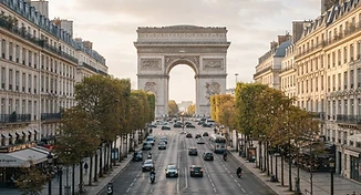 De l'Arc de Triomphe au Louvre