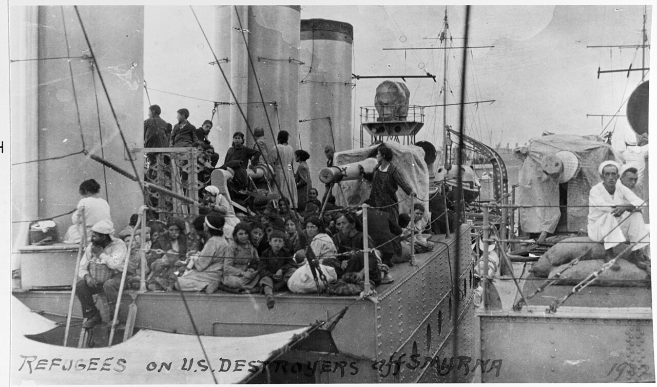 Έλληνες πρόσφυγες στο USS Edsall στα ανοιχτά της Σμύρνης, Σεπτέμβριος 1922
