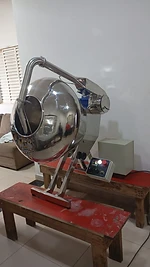 Drageadeira em aço inox apoiada em bancada
