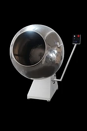 Drageadeira em aço inox sobre fundo escuro