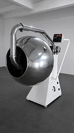 Drageadeira em aço inox sobre base branca