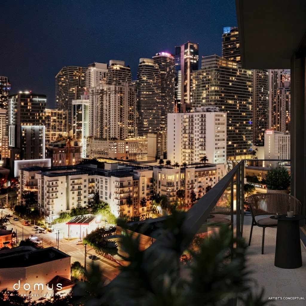 Balcón de una residencia de Domus Brickell Park con vista al este de Brickell