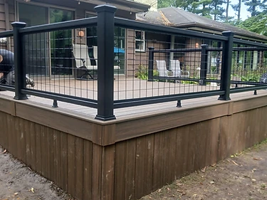 Composite Deck with Hog-Wire Railing
