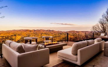 You Have to See This! 4 Unwind Luxury Vacation Homes With Spectacular Fall Views