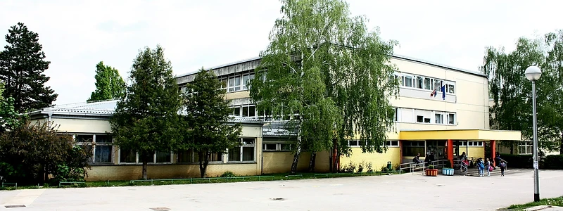 OŠ Mate Lovrak