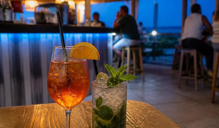 Cocktails at the Lapa bar at dusk