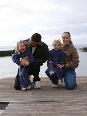 La familia en el muelle