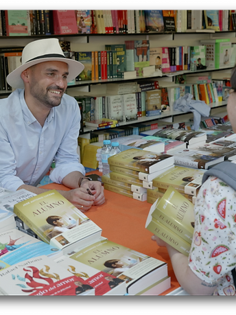 Firma de libros en la feria