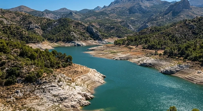 Western Costa del Sol Urges Prudence as La Concepción Drops to 63% Capacity