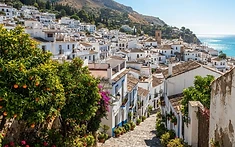 Four-Day Walking Showcase Draws Thousands Along Marbella Coast