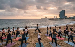 Yoga al amanecer en la playa