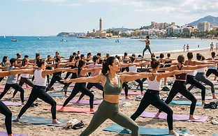 Clase Gratuita de Yoga en la Playa de Málaga