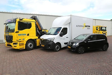De verhuurvloot van Betten Sneek op het terrein aan de Frittemaleane