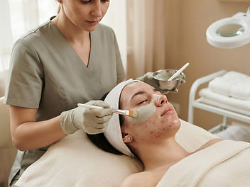 Editorial depiction of a clarifying acne facial at La Lueur