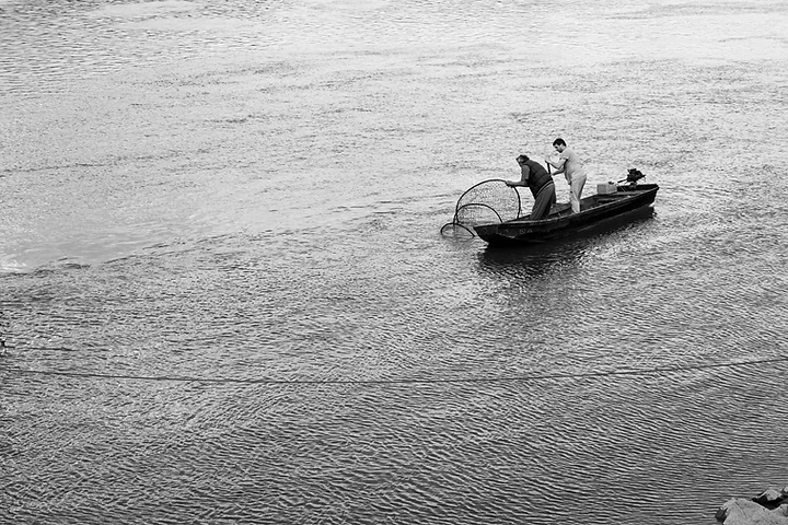 Karapau trabalha diretamente com pescadores