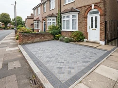 Block paving driveway with contrasting border detail