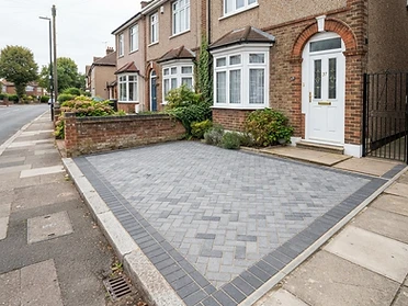 Block paving driveway with contrasting border detail