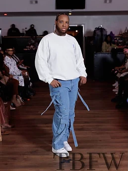White sweatshirt, denim cargos