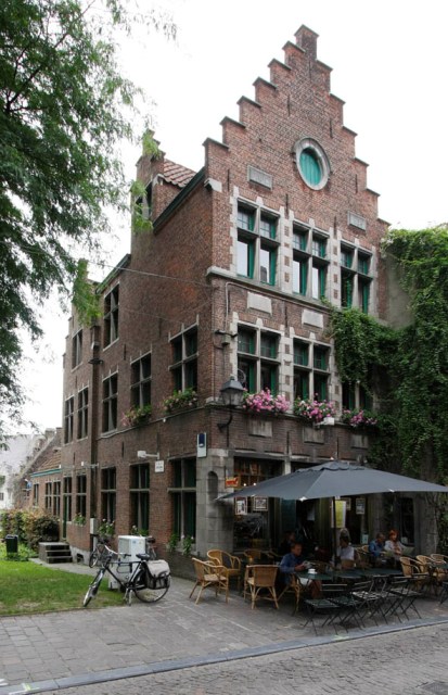 Ikura Sushi aan de Jan Breydelstraat 8 in Gent