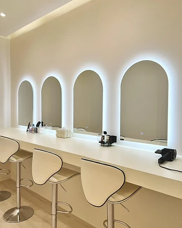 Styling stations with backlit mirrors