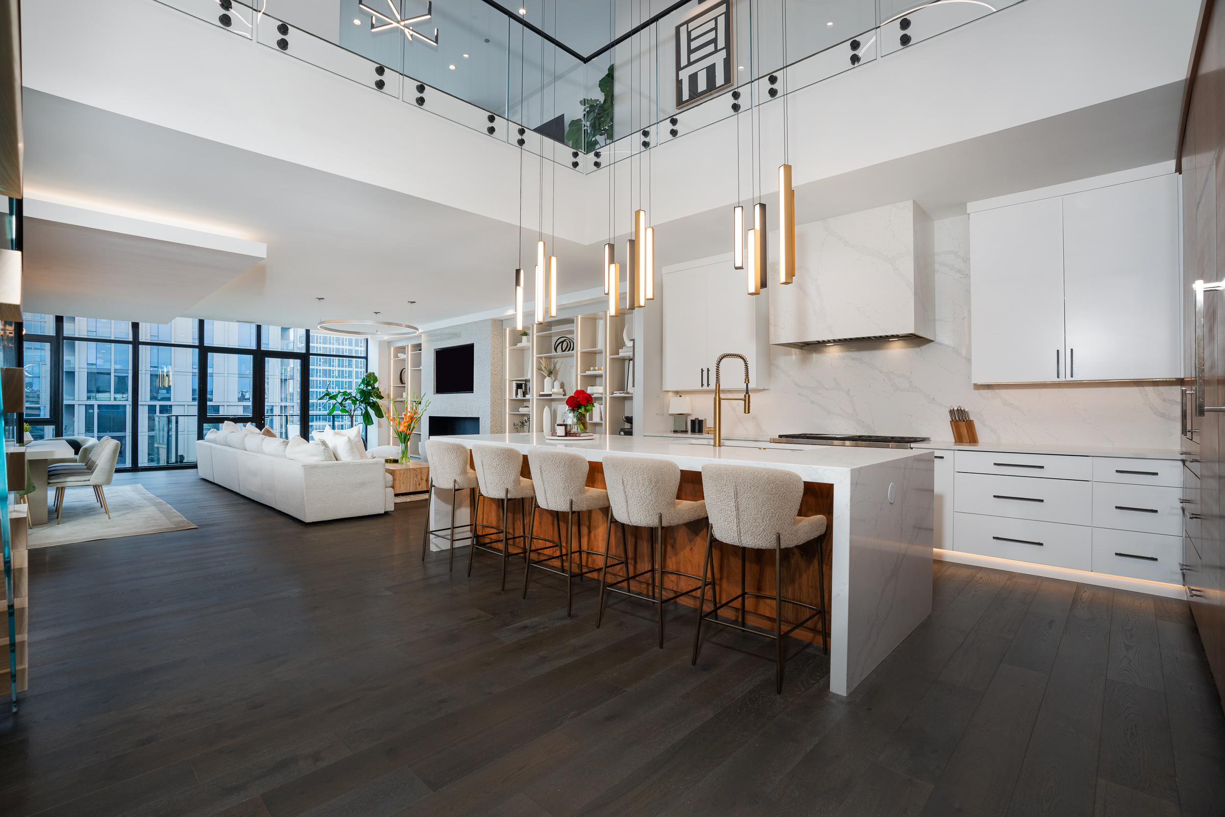 Kitchen & Dining