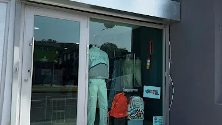 Outlet Kicks PR