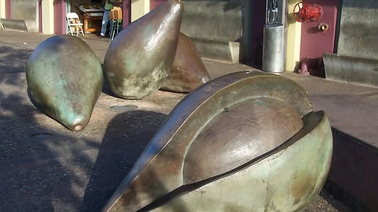 Los Aguacates (Avocado Sculptures)