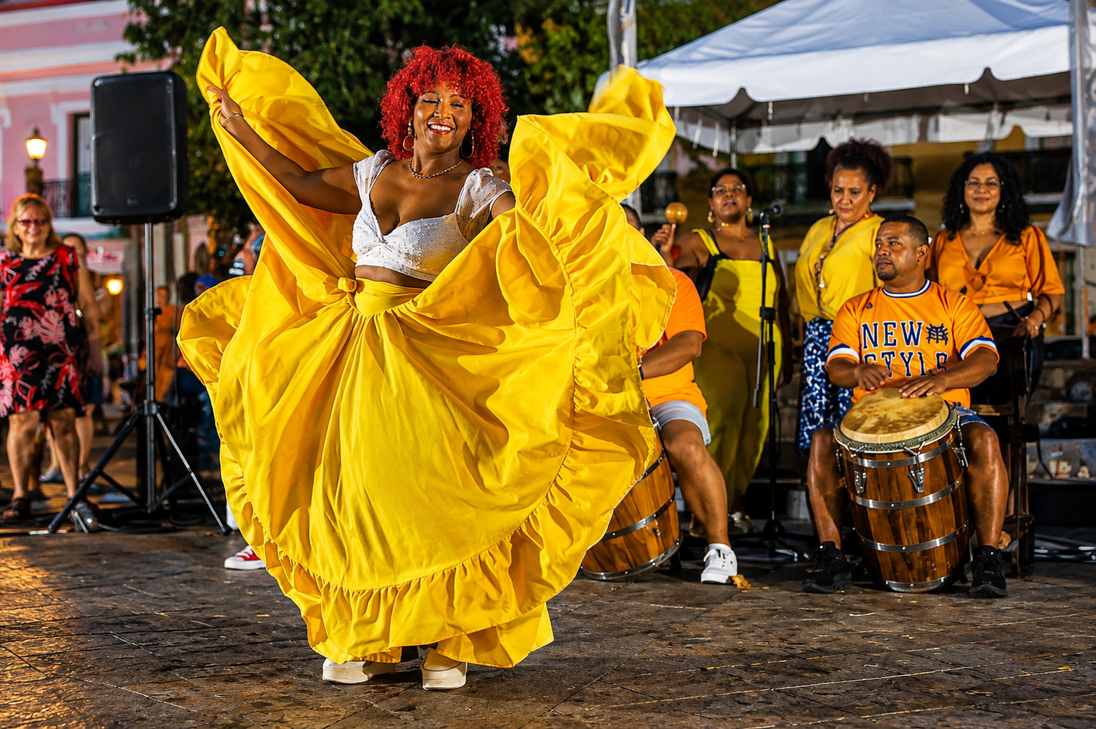 People salsa dancing in Puerto Rico