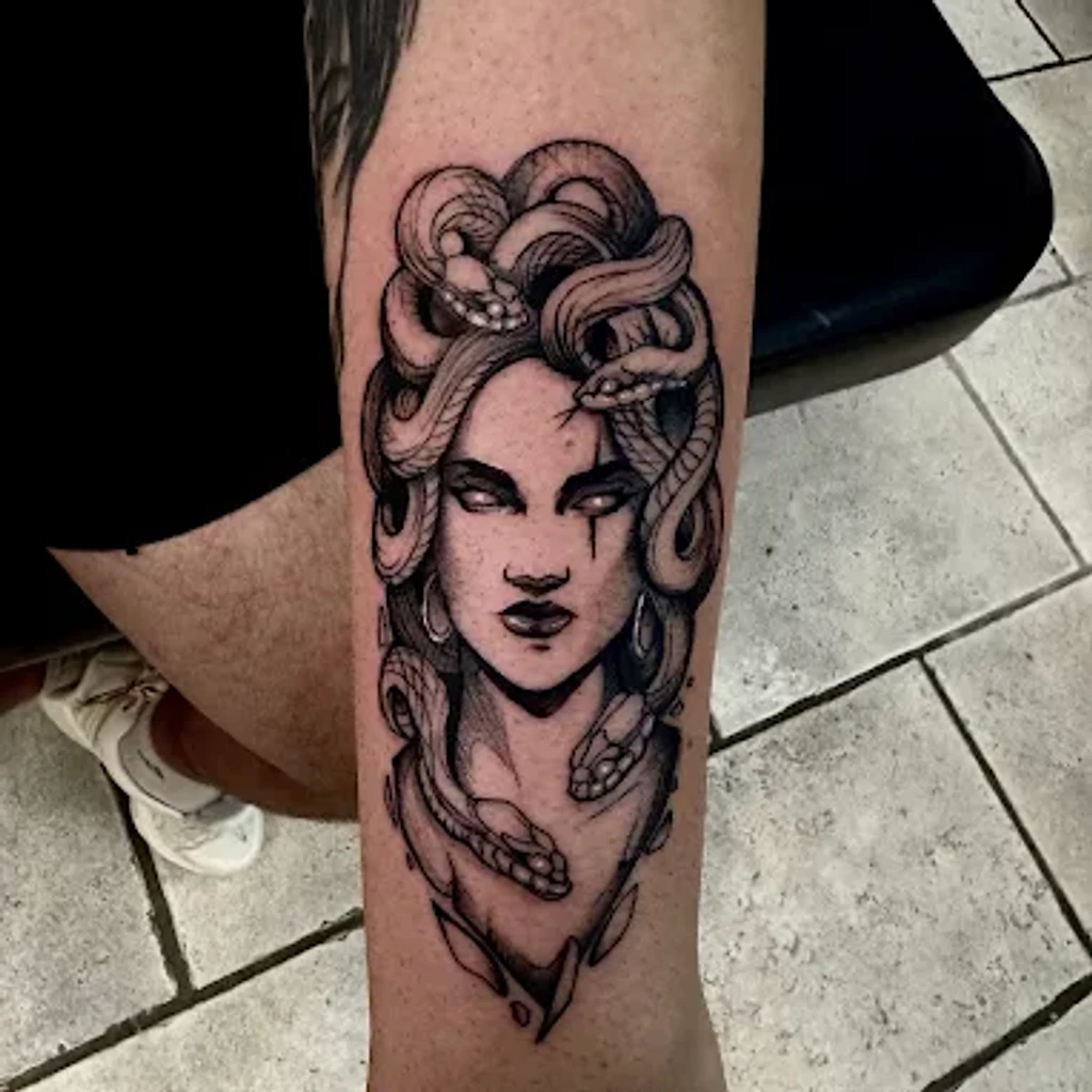 Black City Tattoo Plaza las Americas