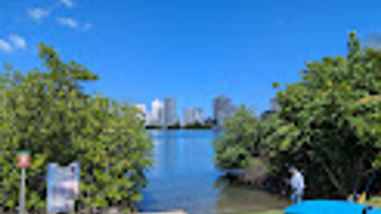 Laguna del Condado Jaime Benítez Community Park