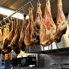 El Hipopótamo Restaurant & Delicatessen