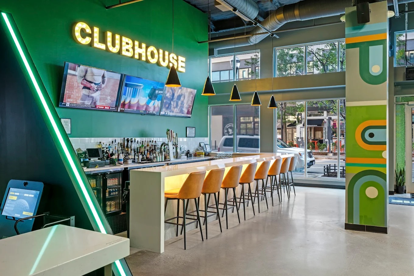 Good Time Golf Clubhouse bar
