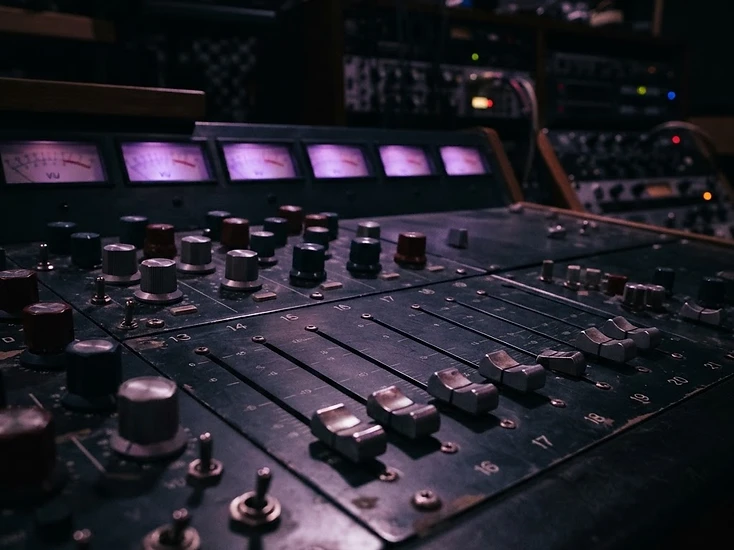 HSK studio console