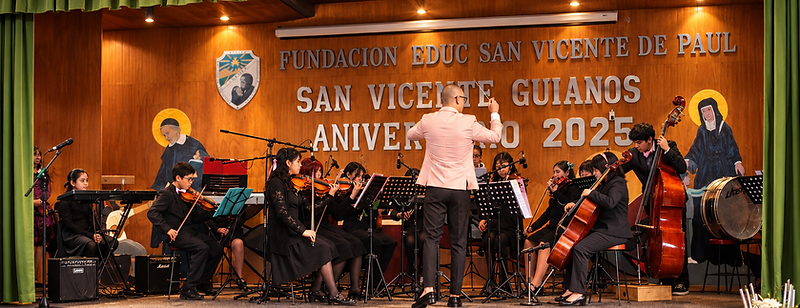 Orquesta escolar en concierto