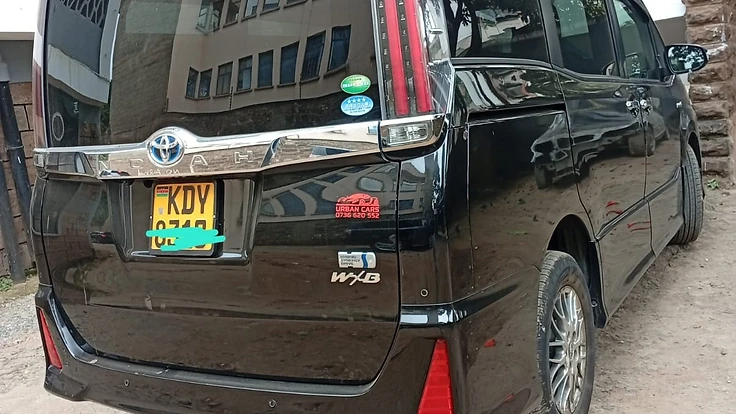 TOYOTA NOAH  YEAR 2019