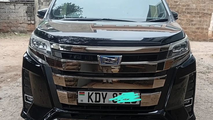 TOYOTA NOAH  YEAR 2019
